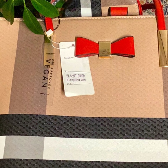 Women’s over the shoulder medium two set hand bag. - Picture 4 of 5